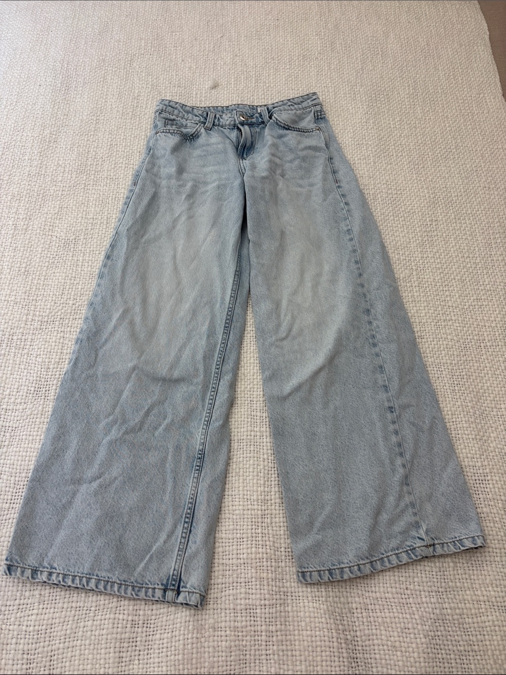 Light wash low rise baggy berhska girls jeans